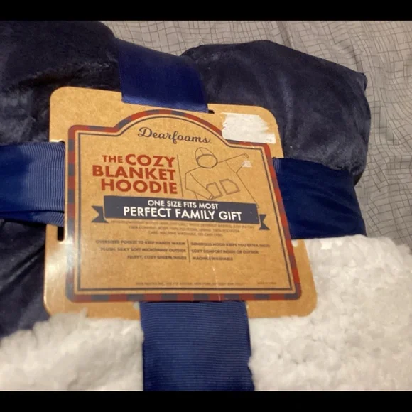 New Dearfoams The Cozy Blanket Hoodie - one size fits most - machine washable - Picture 2 of 5